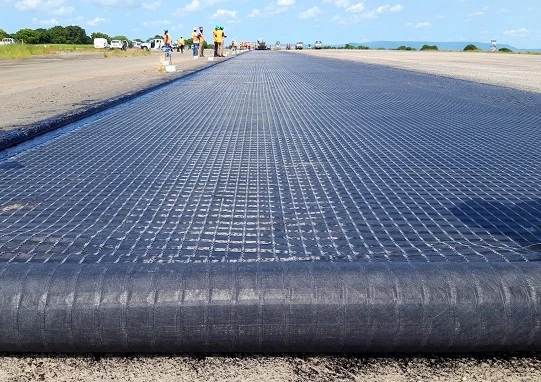 Geogrid biassiale composito in fibra di vetro con geotessile non tessuto per rinforzo del suolo/materiale da costruzione stradale Geocompos 10