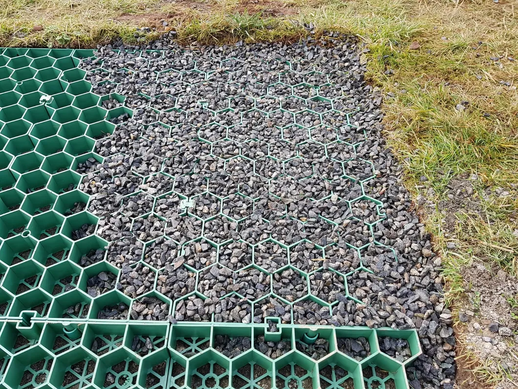 Pavimenti di plastica per griglie di erba HDPE Pavimenti di ghiaia per griglie di plastica nel giardino del parcheggio 11