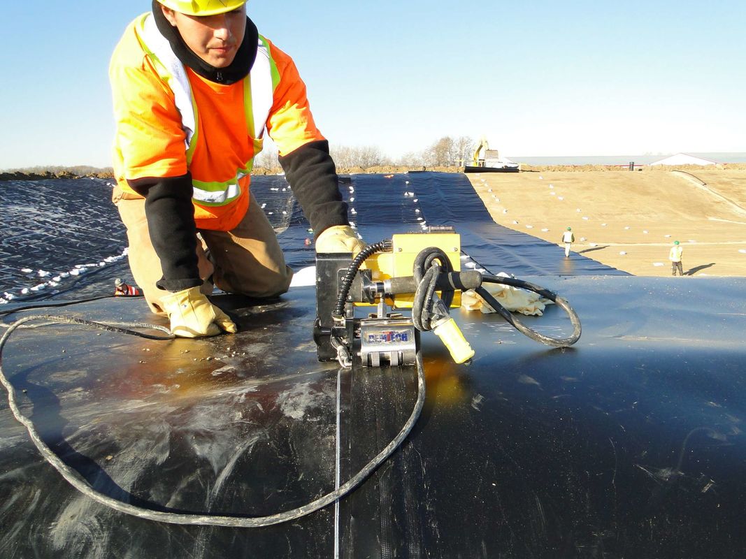 Rivestimento in geomembrana HDPE durevole per l'allevamento ittico, telo impermeabile in plastica per laghetti per acquacoltura, laghi e serbatoi d'acqua