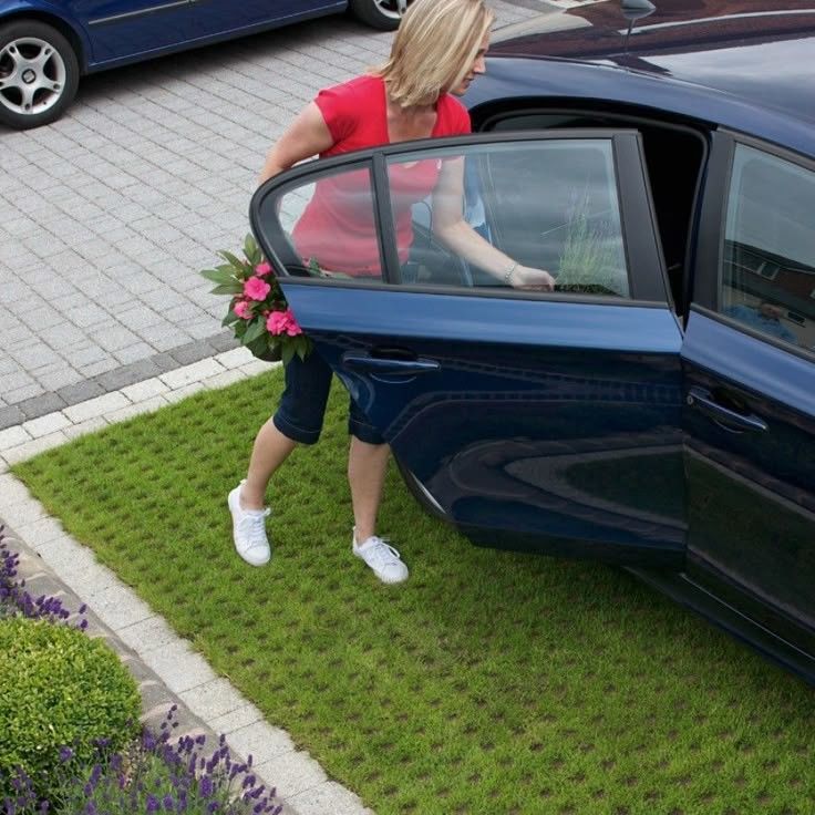 Pavimenti in HDPE Griglia di erba Poliestere Geogrid Plastico per parcheggio Uscita di fuoco Ingrosso Paesaggio Terreno Geocelle Ghiaia Paddock Griglia
