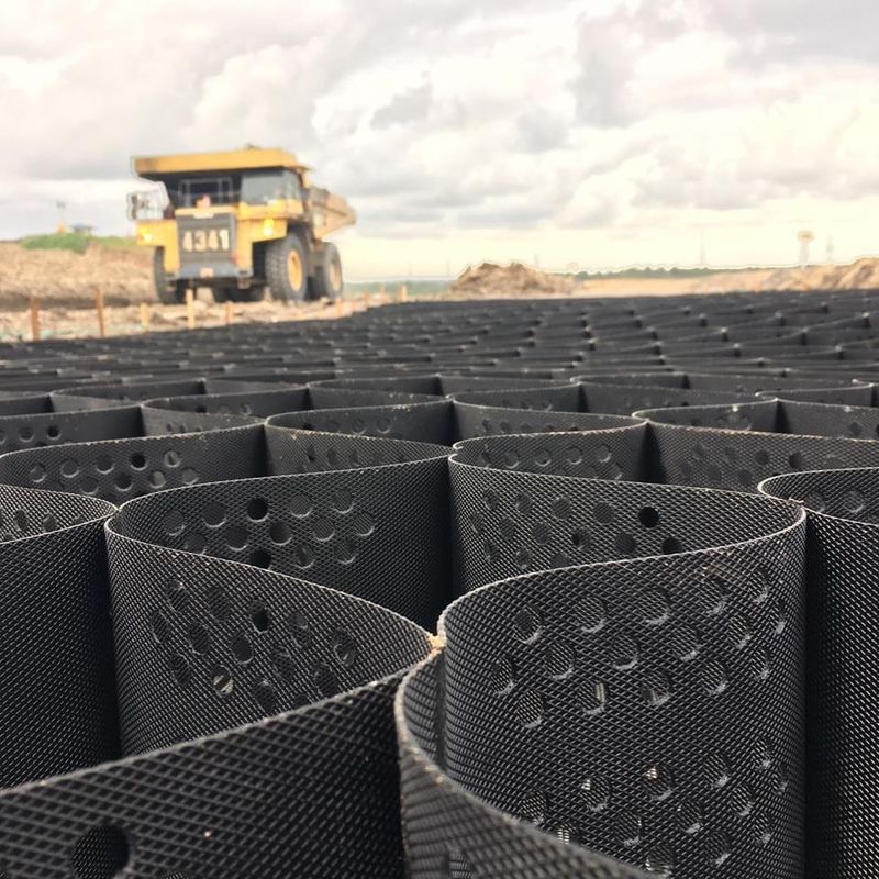 Geocell in HDPE in plastica con griglia pavimentata in nero Geocell in HDPE per rinforzo di seminterrato morbido Geocell stabilizzatore di ghiaia a basso costo Geocell nella costruzione stradale