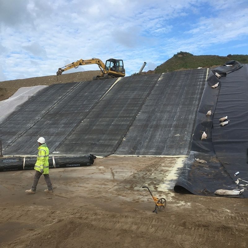 Telo impermeabile per laghetto in geomembrana HDPE nera resistente 0,5 mm – 2 mm per vasche circolari per pesci, vasche per acquacoltura e applicazioni di impermeabilizzazione di dighe