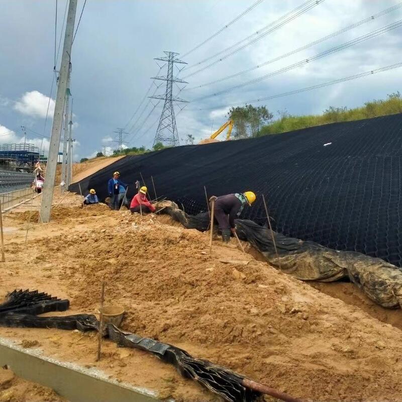 Geogriglia in HDPE per ghiaia per vialetti in plastica Geogriglia in HDPE per il controllo del suolo stradale per il rinforzo stradale Protezione delle scarpate Controllo dell'erosione Ghiaia Autostrada