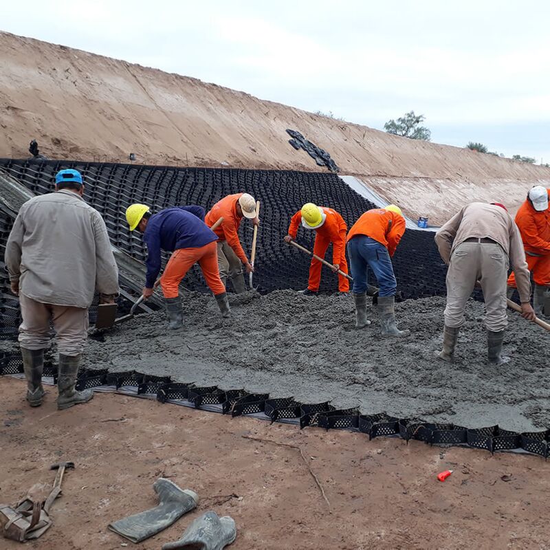 Geogriglia in HDPE per ghiaia per vialetti in plastica Geogriglia in HDPE per il controllo del suolo stradale per il rinforzo stradale Protezione delle scarpate Controllo dell'erosione Ghiaia Autostrada