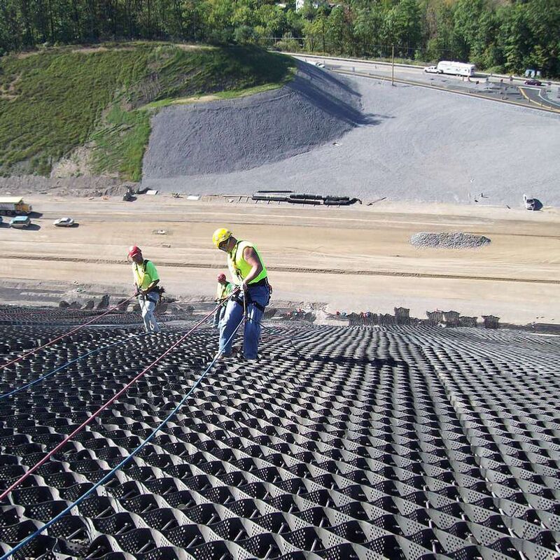 Geogriglia in HDPE per ghiaia per vialetti in plastica Geogriglia in HDPE per il controllo del suolo stradale per il rinforzo stradale Protezione delle scarpate Controllo dell'erosione Ghiaia Autostrada